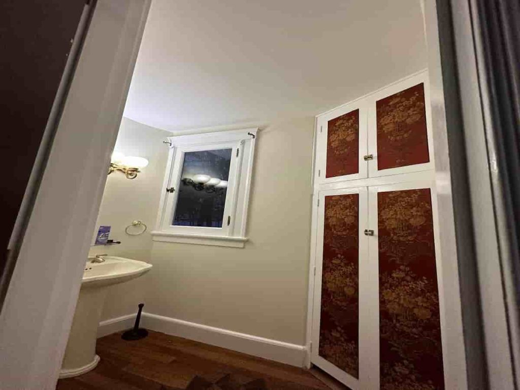 Bathroom Painting